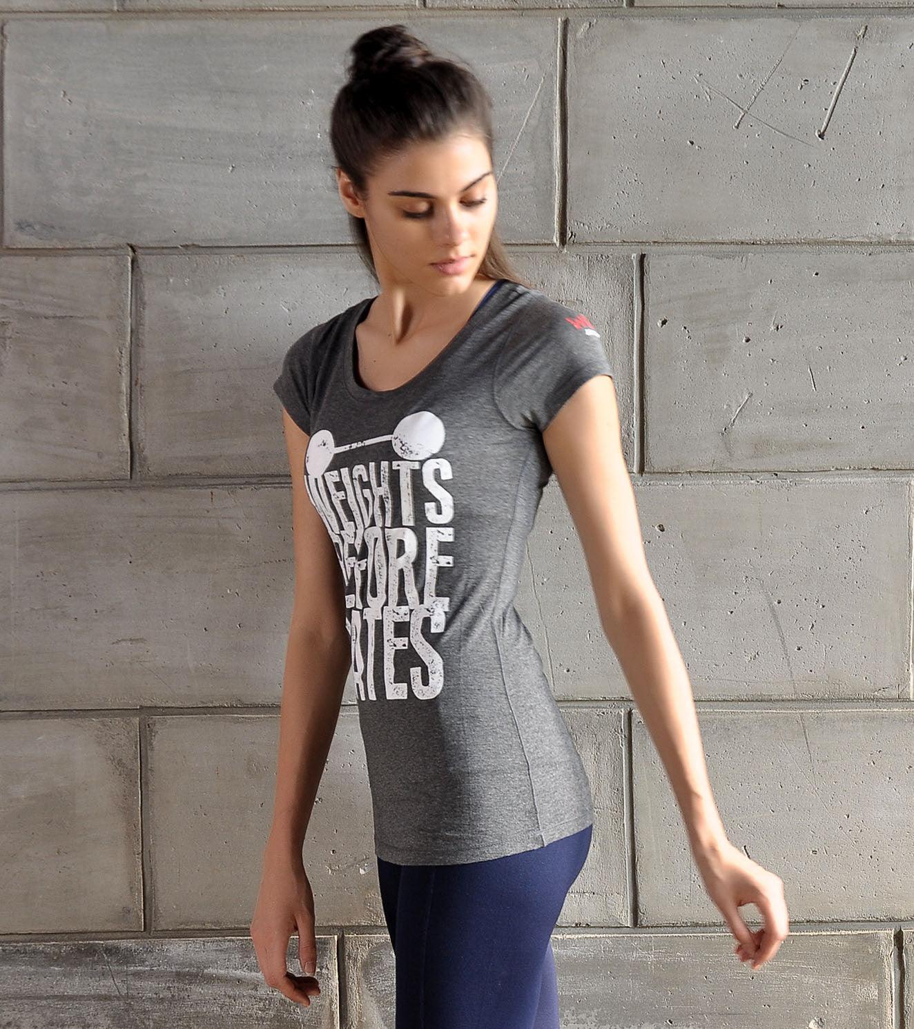 Women's "Weights before Dates" Graphic T-shirt - wodarmour